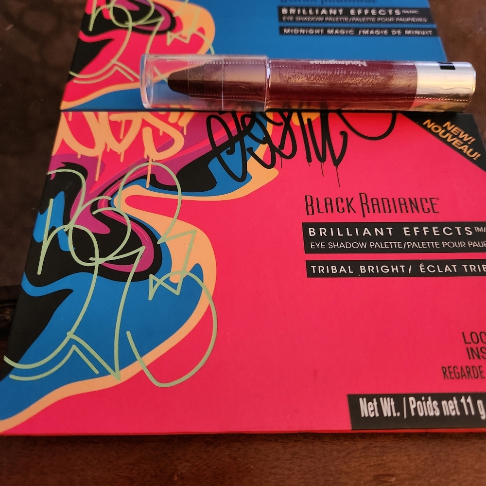 Makeup - Picture 3 of 5